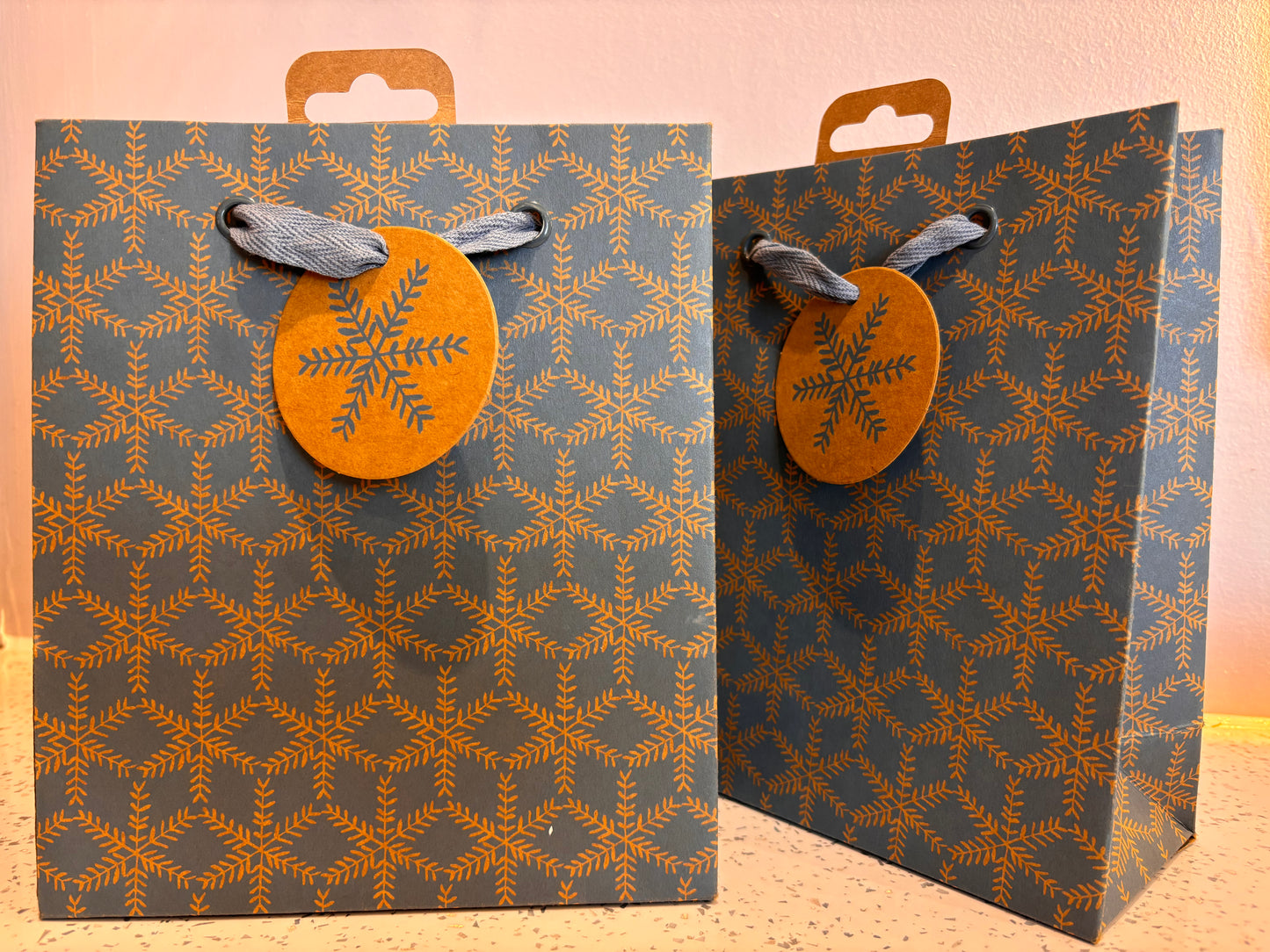 Snowflake Christmas Gift Bag 21cm