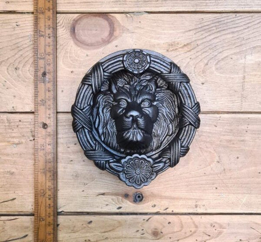 DOOR KNOCKER LION & WREATH CAST ANTIQUE IRON 130 X 145MM HIGH
